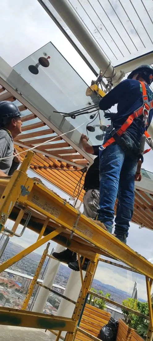 Instalación de cubierta en vidrio